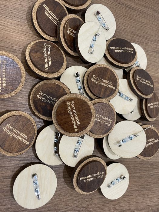Дървени значки с корк
