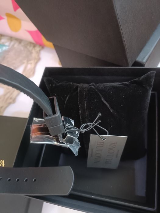 Bulova Curv Нов -600евро