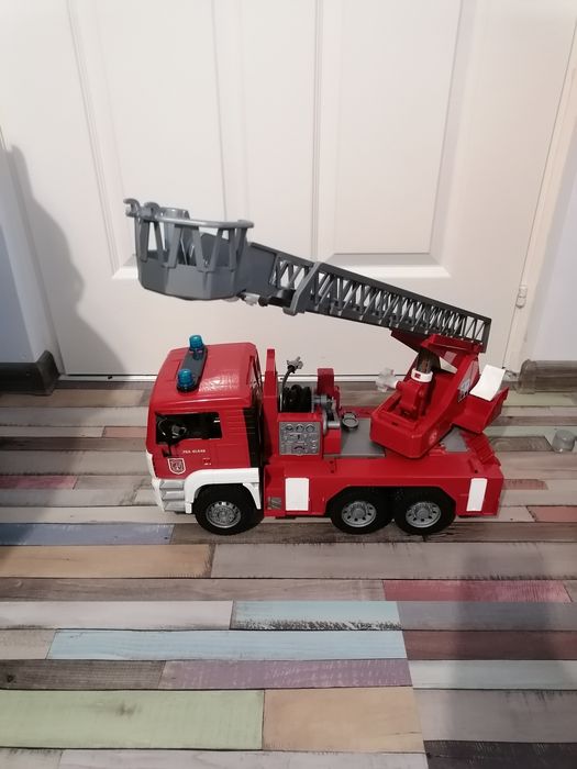 Mașina de pompieri Bruder Man