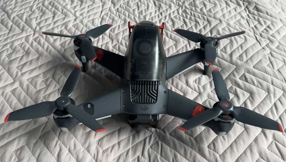 Квадрокоптер DJI FPV