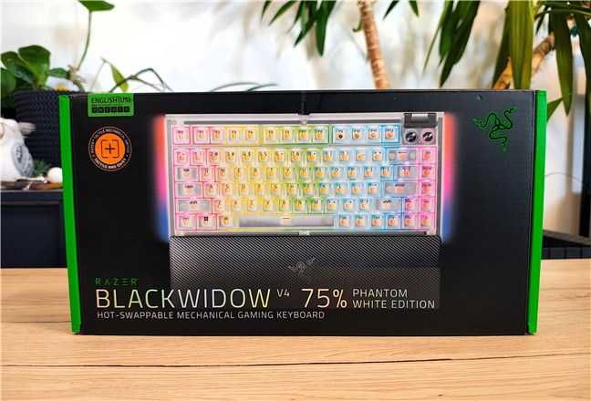 Tastatură Razer BlackWidow V4 75% – Phantom White Edition | Switch-uri Orange (Tactile)