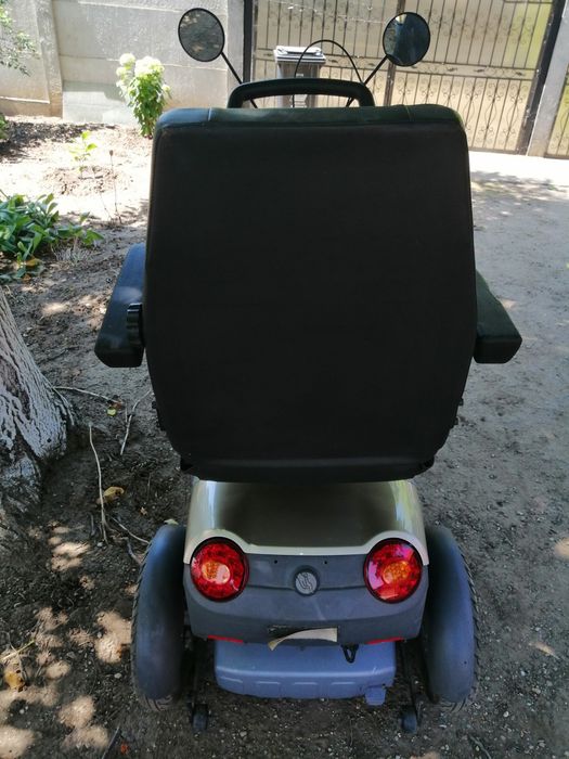 Vând scuter electric persoane cu dizabilități...