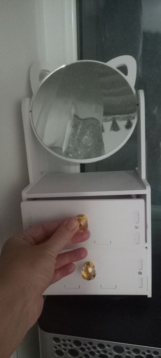 Кровать стол комод