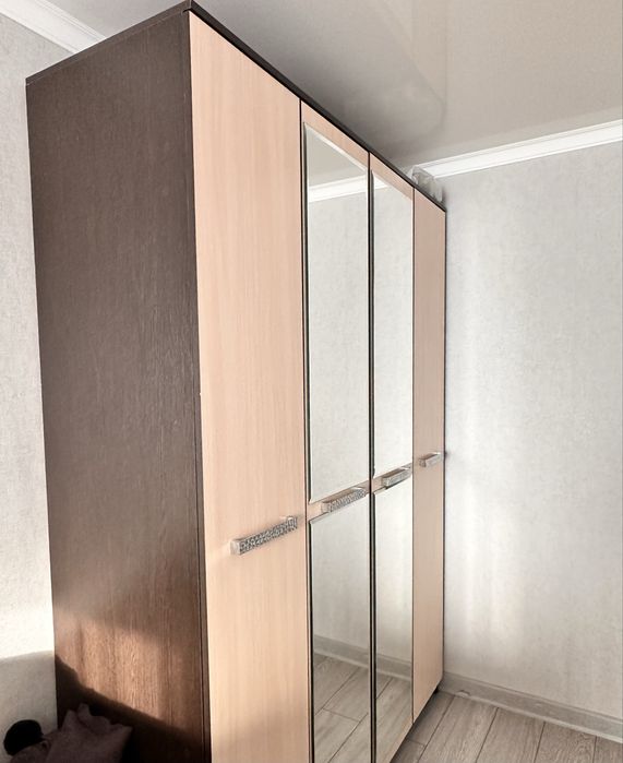 Продам большой шкаф