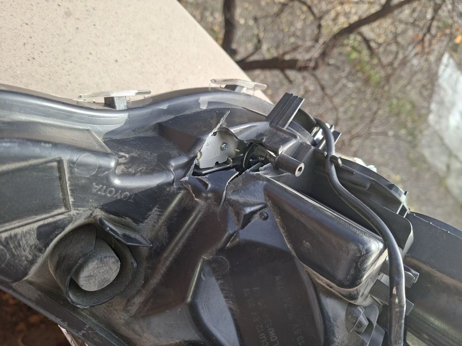 Ляв фар Toyota Rav 4 2018 - 2022