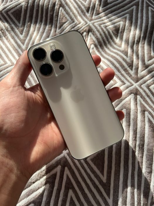 iPhone 14 pro,gold