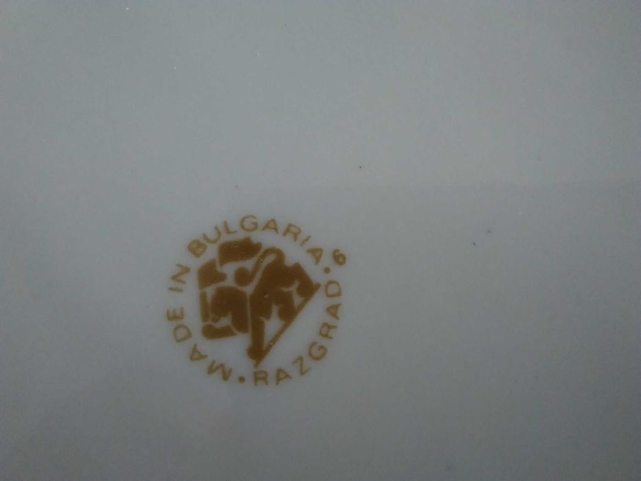 Продавам порцеланов супник и плато комплект