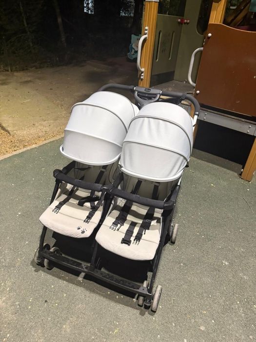 Продаю коляску для двойни (близняшек)