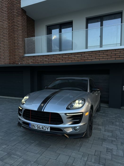 PORSCHE Macan 2016
