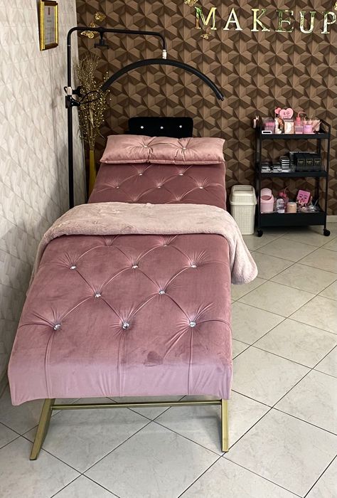 Анатомична козметична кушетка за микроблейдинг и миглопластика