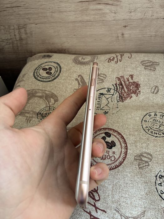 iPhone 8 Gold 64GB 100% Battery Health