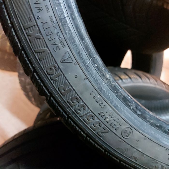 255/35/19"Semperit 1бр.гума дот2020