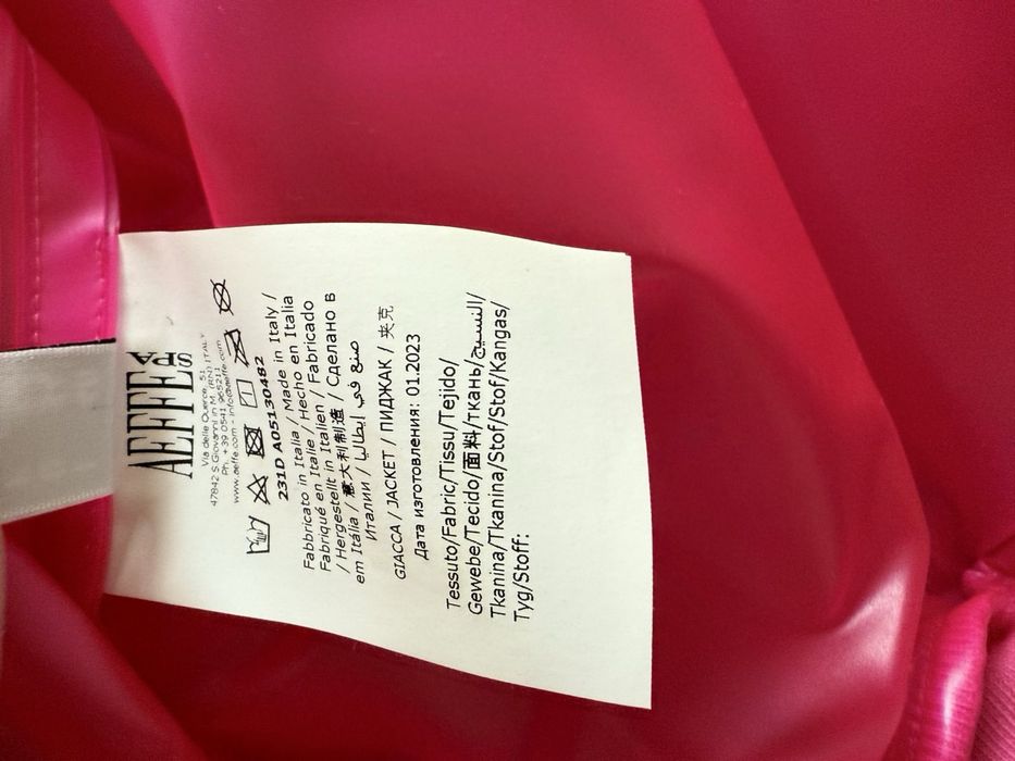 Дамско яке  оригинал MOSCHINO цената е до 31.12.2025