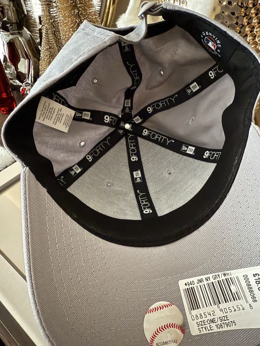 Чисто Нова дамска шапка New Era - сив