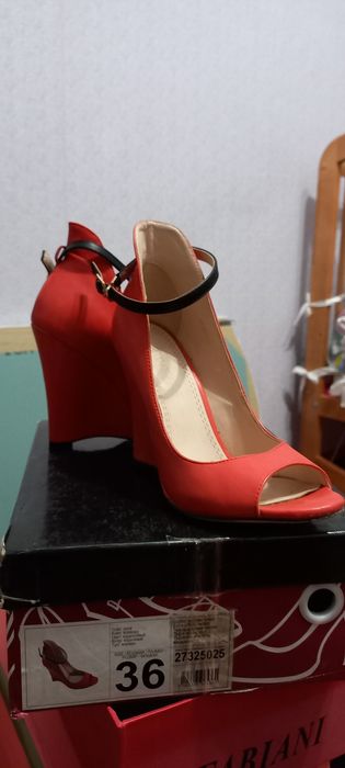 Продам. Женская обувь