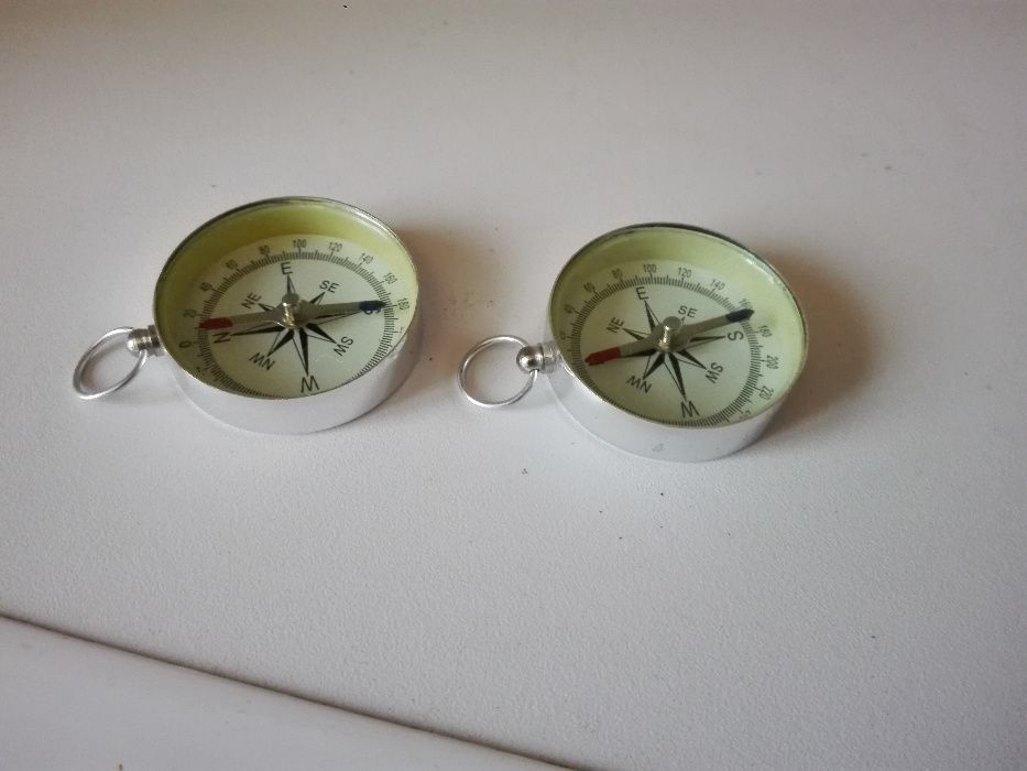 Кантар , два компаса и  ножове .