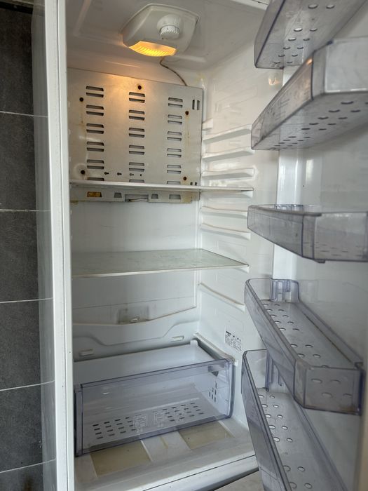 Холодильник б/у  на запчасти продам