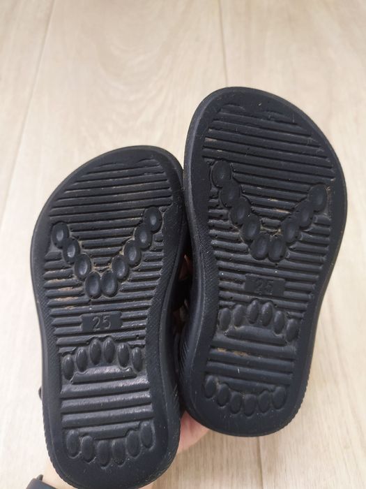 Кожаные сандалии 25-го размера