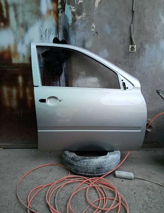 Продаётся права дверь на Lada Kalina