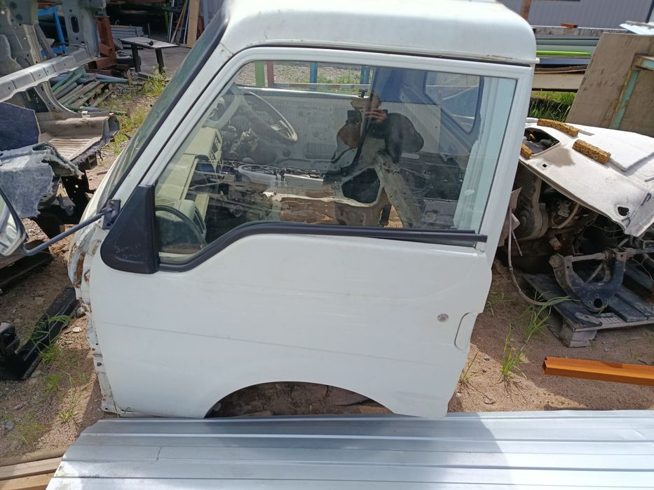 Продам запчасти на Мазду бонго