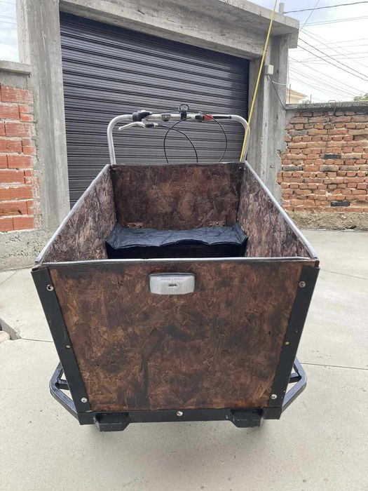 Колело за деца и товари много здраво и стабилно всичко работи отлично