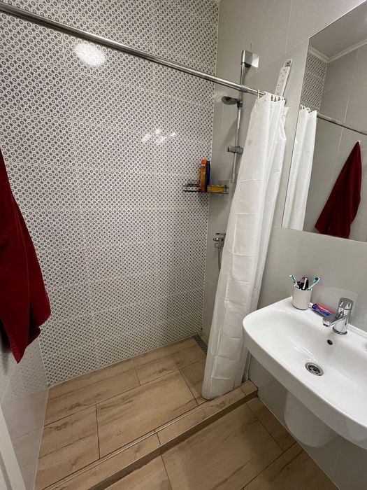 Vand apartament 3 camere,Prima Universitatii