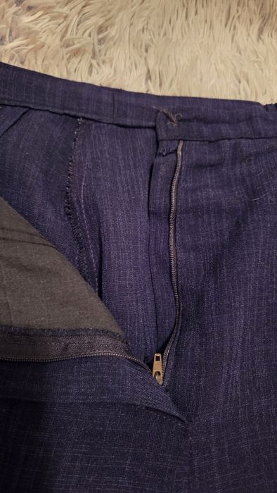 Pantaloni bleumarin, de in