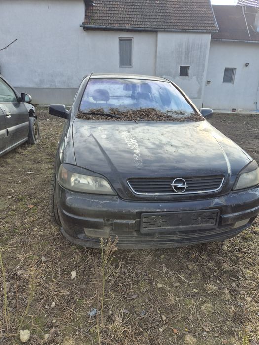 Dezmembrez Opel Astra G .2004