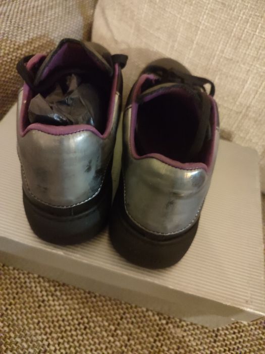 Маратонки естествена кожа номер 38 нови