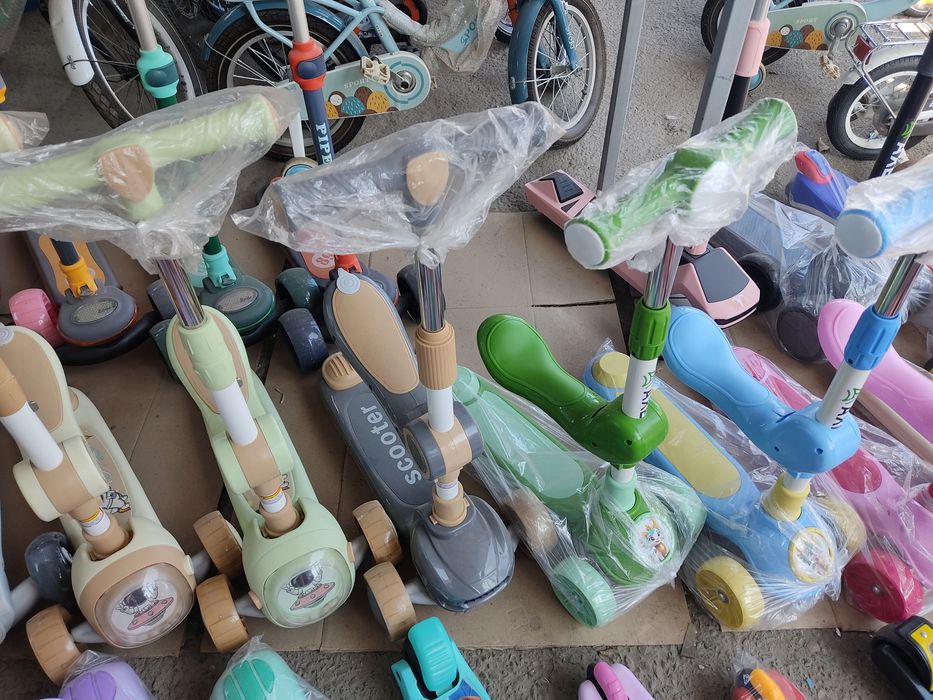 Детская самокат разная цвета с сидушкой и без