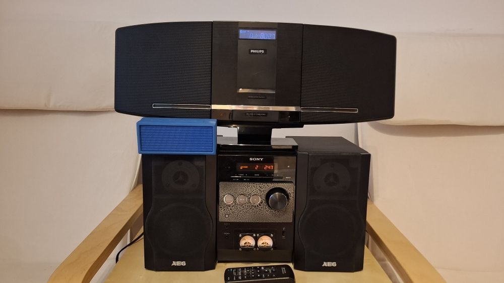 Boxa portabila combina audio muzicala microsistem.