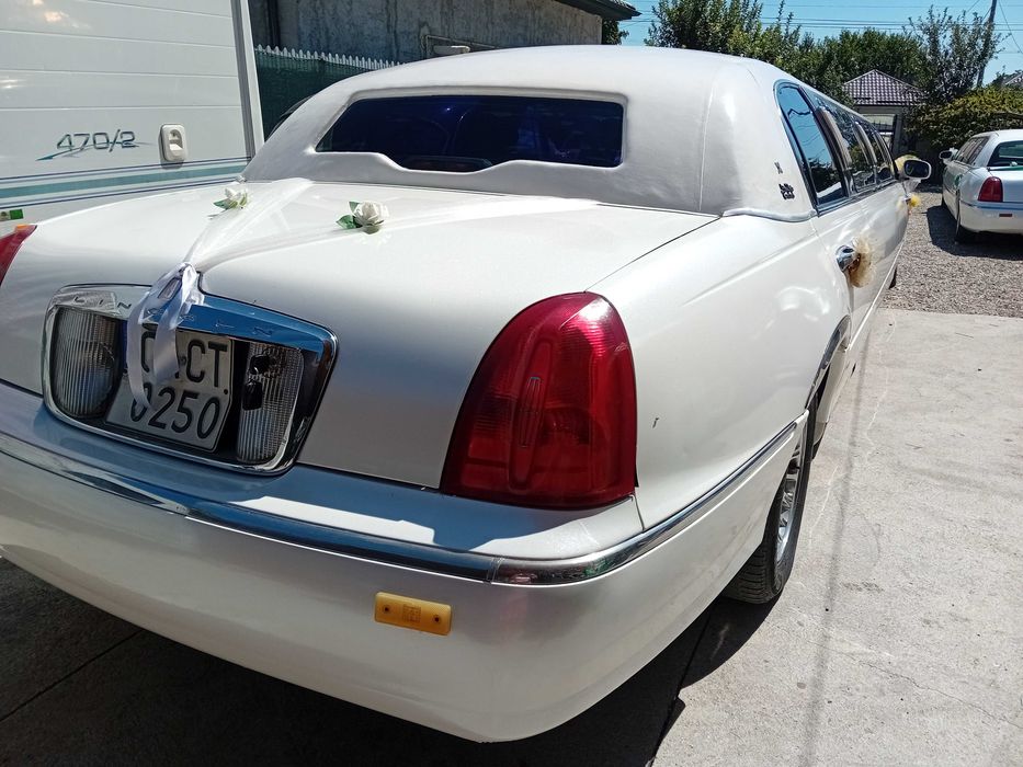 Închiriez limuzine pentru evenimente