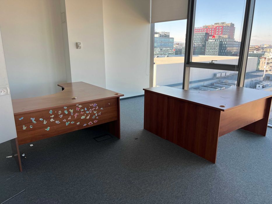 Даваме безплатно офисна мебел