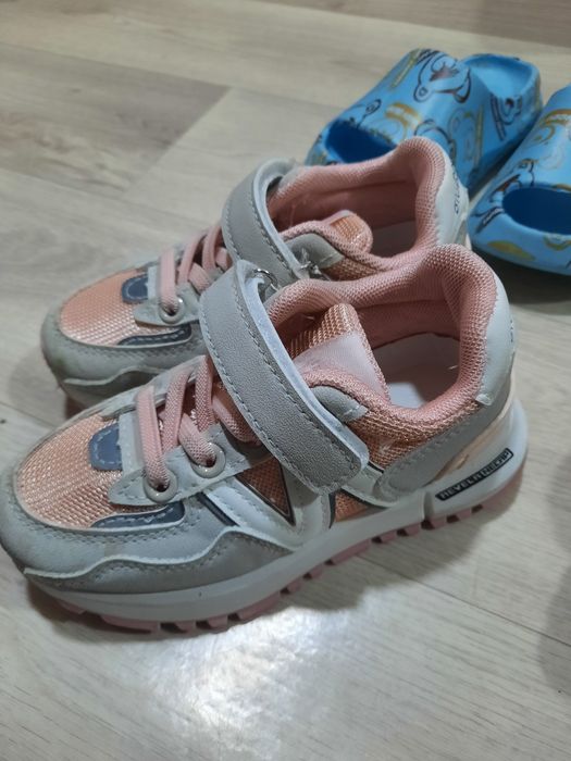 Продам детскую обувь на девочку 25-26