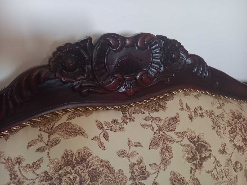 Продам симпатичный диван.