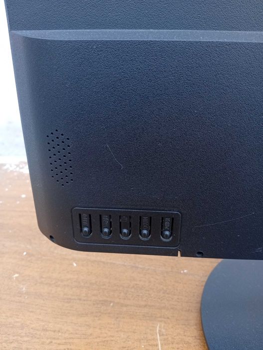 Monitor DELCOM 19 sotiladi