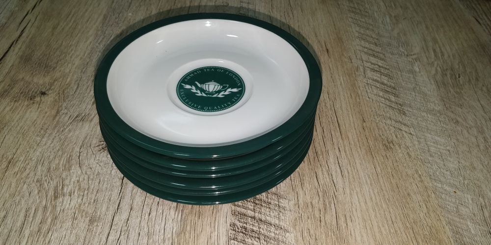 Фарфоровые блюдца