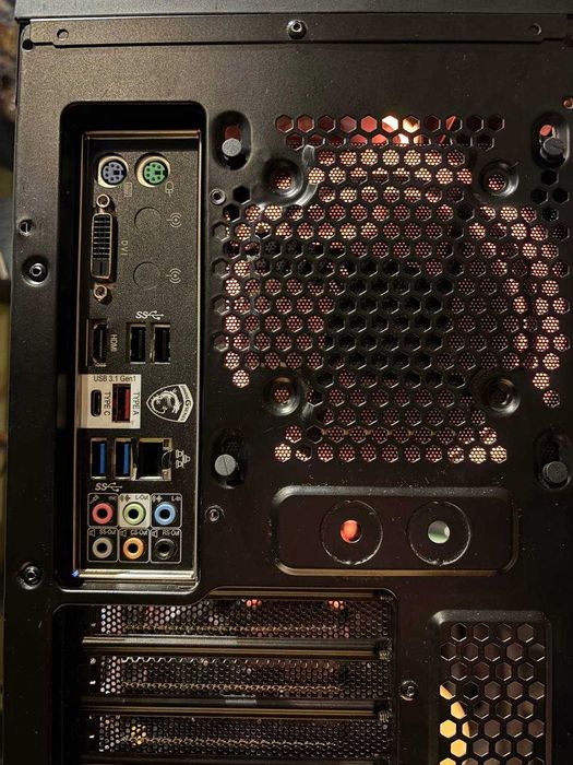 Продавам ПК i5-6600, DDR4 32GB, SSD m2 512GB, 650W