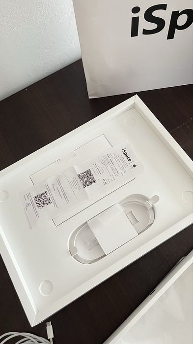 Продам MacBook Pro 16.2 серебристый 2021