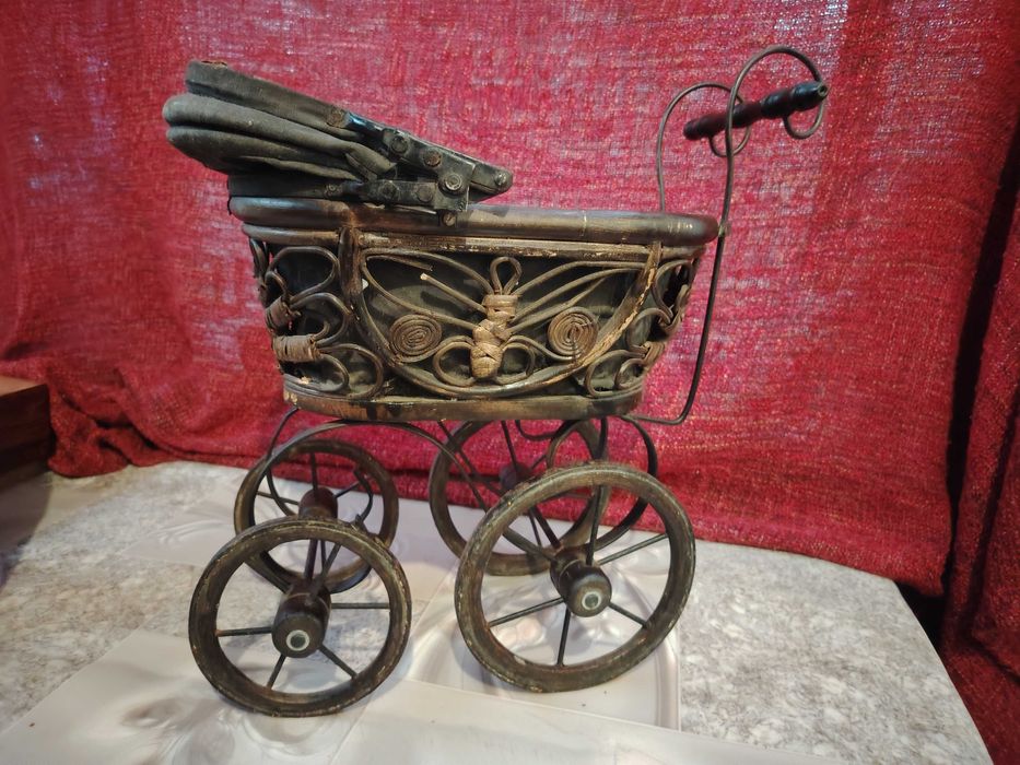 Ornament grădină,  cărucior vechi ornamental