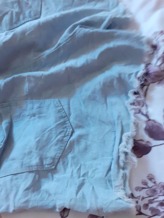 vând pantaloni scurți fete blugi