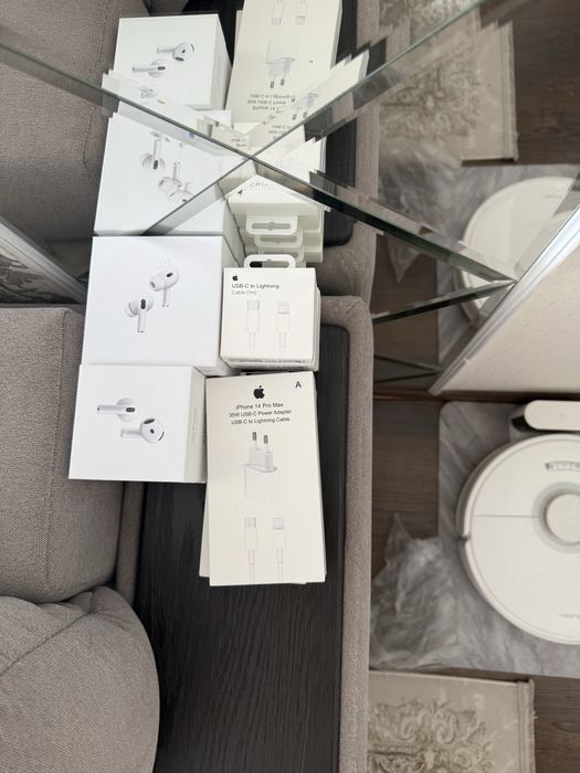 Продам Airpods и зарядки