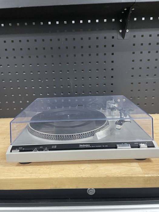 Pckup technics sl 220 curea noua finctioneaza impecabil