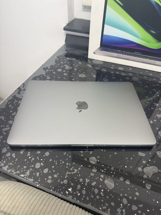 MacBook Pro M1 | 512GB SSD | 8GB RAM – Stare excelentă