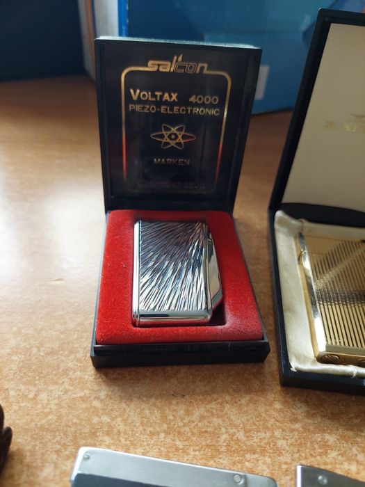 Vând lot 17 brichete