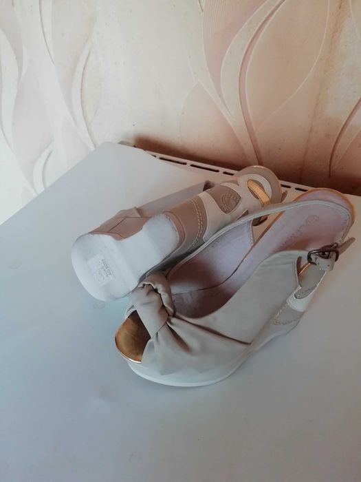 Красиви летни обувки на платформа