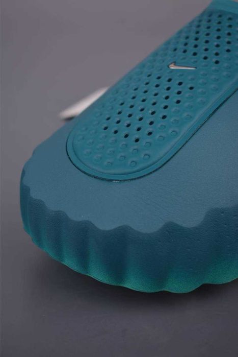 Продавам нови мъжки чехли с кутия Nike Mind 001  green