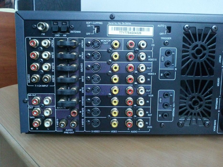 Amplituner NAD T 754