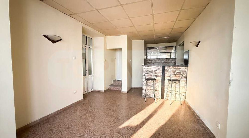 Сутеренен офис под наем с централна локация