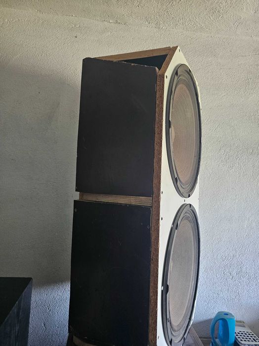 2 бр. 15" басови говорители – 150W, 8 Ohm + кутия подарък